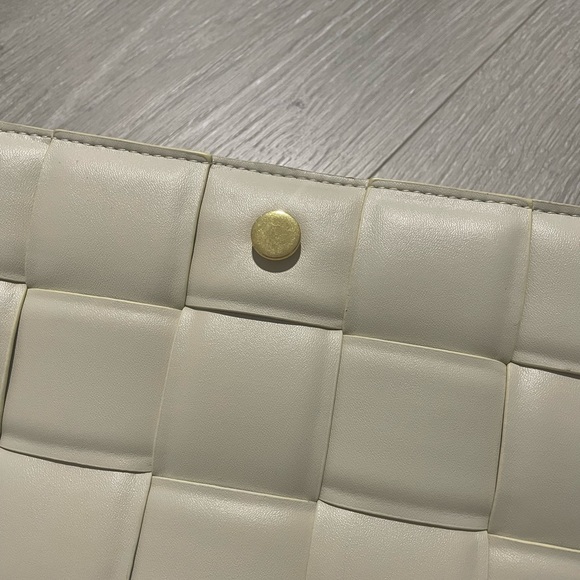 Quilted Cream Purse - Picture 2 of 5